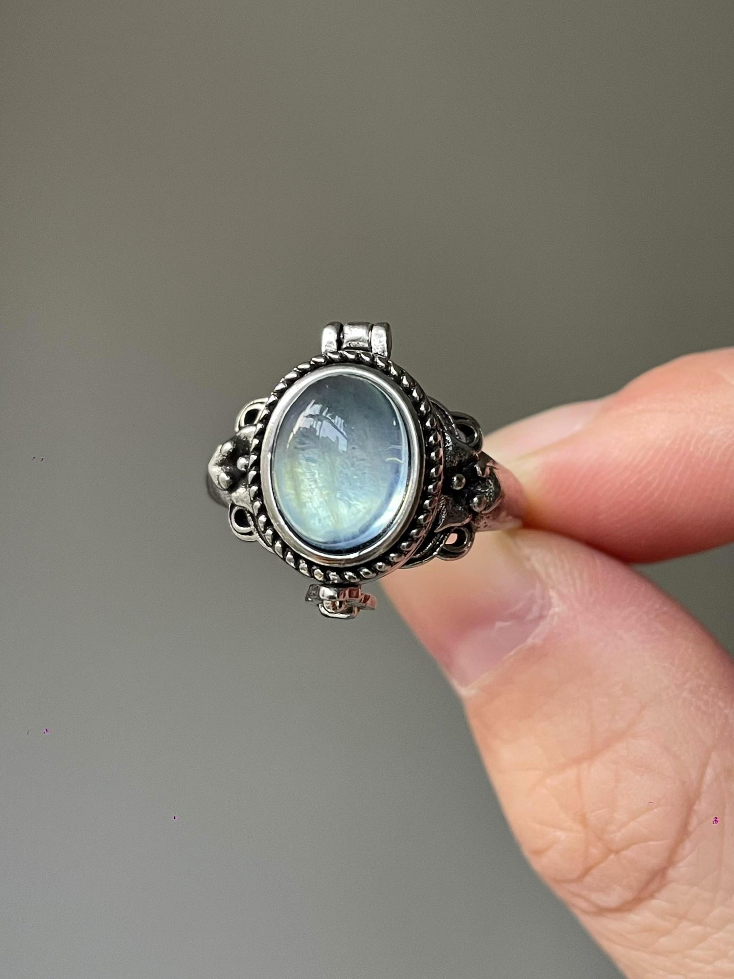 Antique exquisite ring