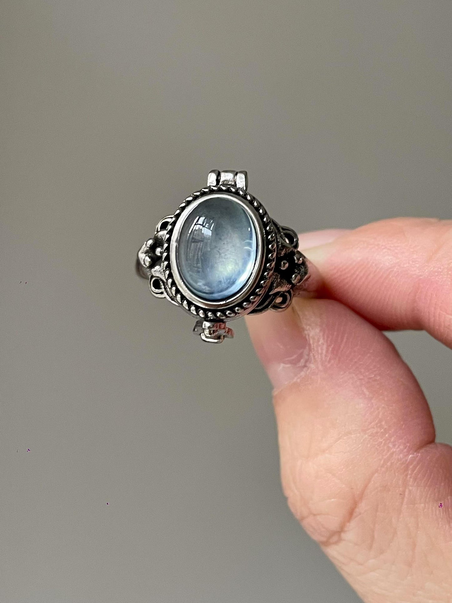 Antique exquisite ring